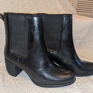 Rubbery black heeled booties